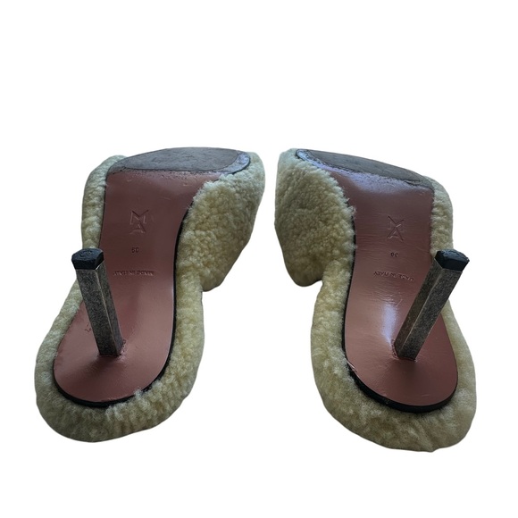 Amina Muaddi Millie Mellow Yellow Shearling Sandals size 39
Very good condition - Picture 12 of 12